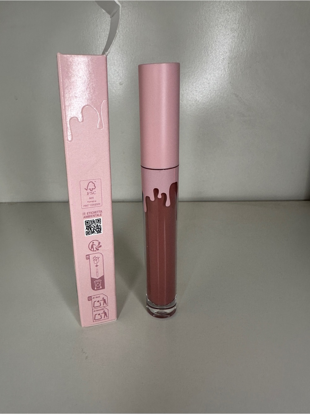 Kylie Cosmetics Matte Liquid Lipstick - 309 Bunny - Picture 3 of 4